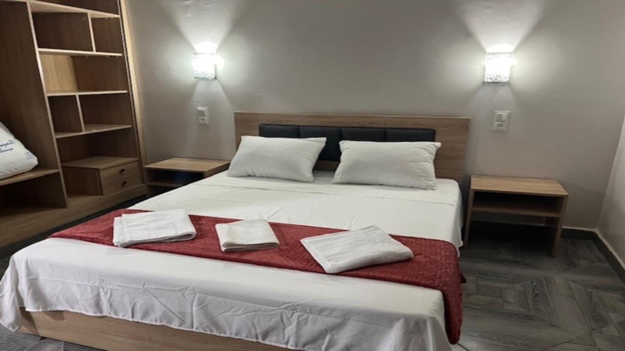 Studio : 2 Pers / Chambre double + kitchenette